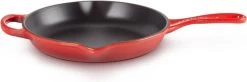 Le Creuset - Gietijzeren Ronde Skillet In Kersenrood 23cm -Kookpannen Verkoopwinkel 1200x397 1