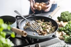 GreenPan Mayflower Koekenpannenset Ø 20cm + Ø 24cm + 1 Accessoire - Lichtblauw - Inductie - PFAS-vrij -Kookpannen Verkoopwinkel 1200x800 45