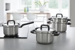 BK Flow Cool Pannenset - 4-delig – RVS Deksels - Veilig Afgietsysteem - Geschikt Voor Alle Warmtebronnen -Kookpannen Verkoopwinkel 1200x800 9