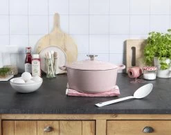BK Bourgogne Braadpan Ø 24 Cm - Roze - Gietijzer - Inductie -Kookpannen Verkoopwinkel 1200x945 1